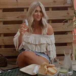 Meet your Posher, Chloe